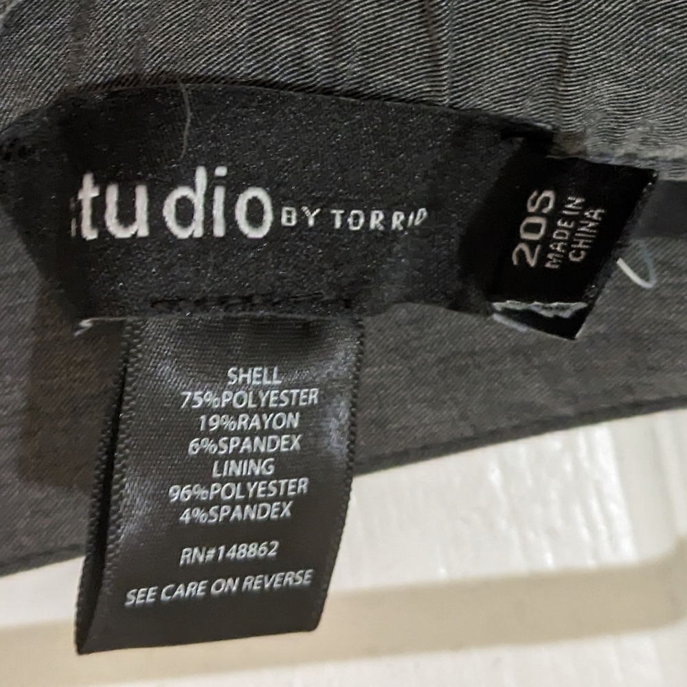 Torrid - Relaxed Raper Trouser - Picture 3 of 4